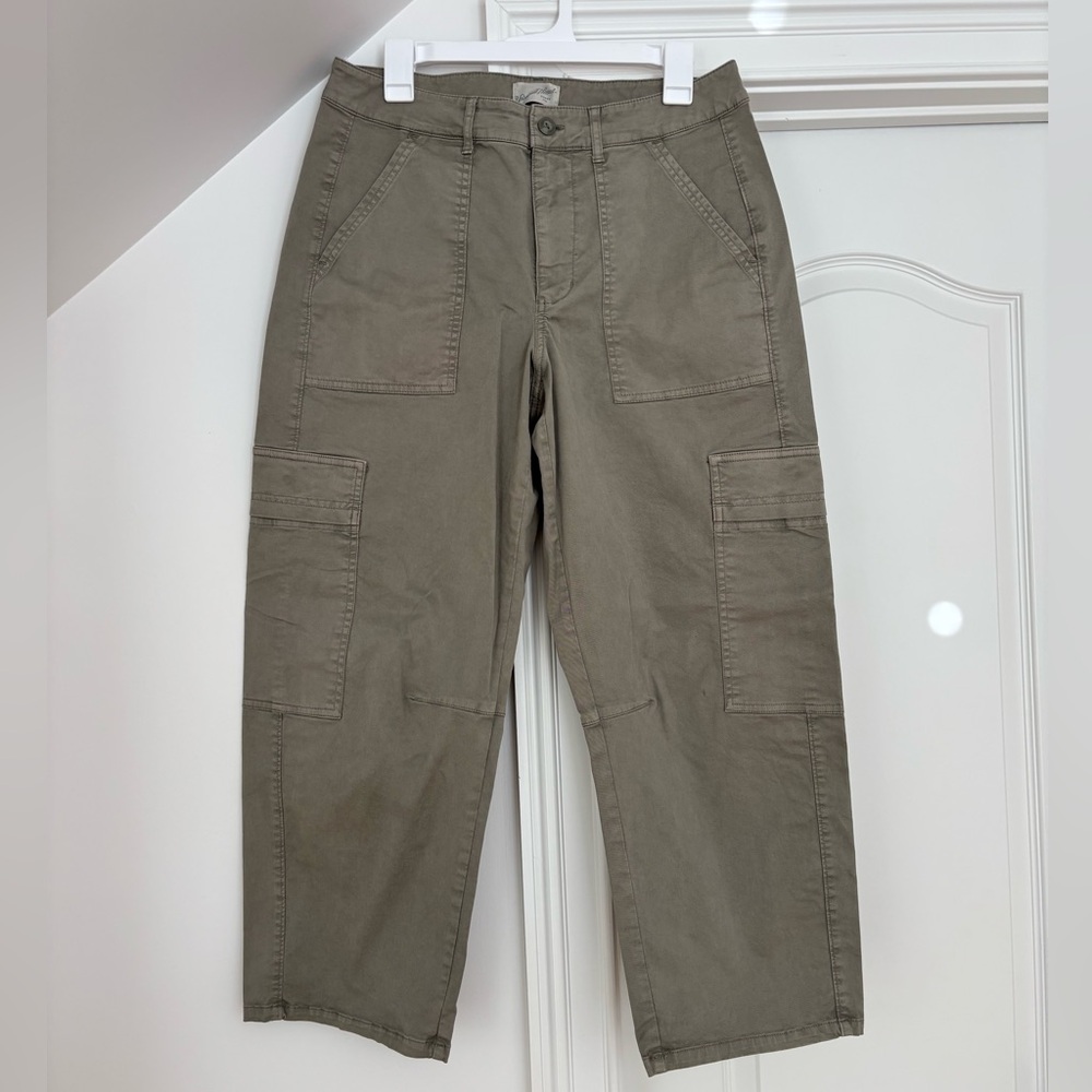 Universal Thread women’s olive green mid-rise barrel leg cargo pants